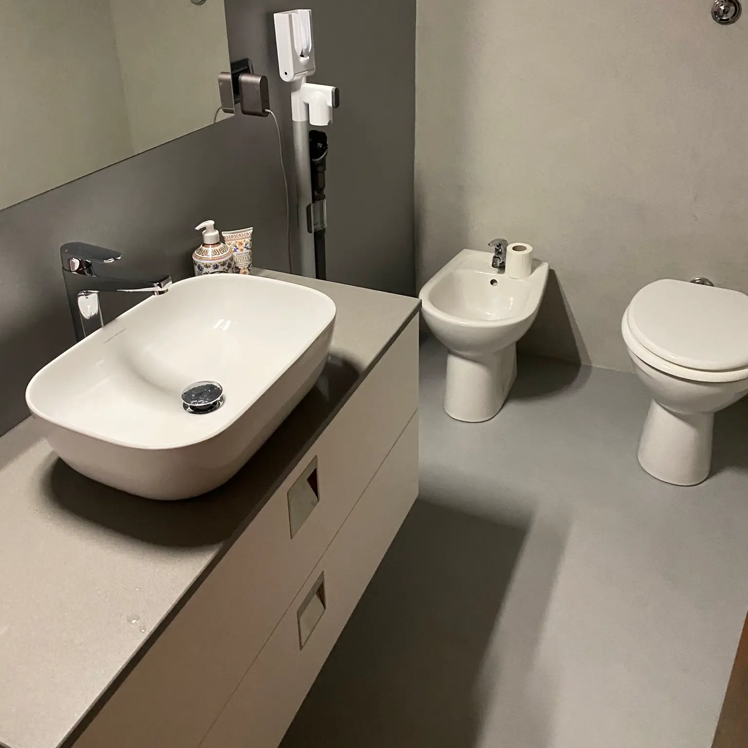 Bagni in Microcemento grigio