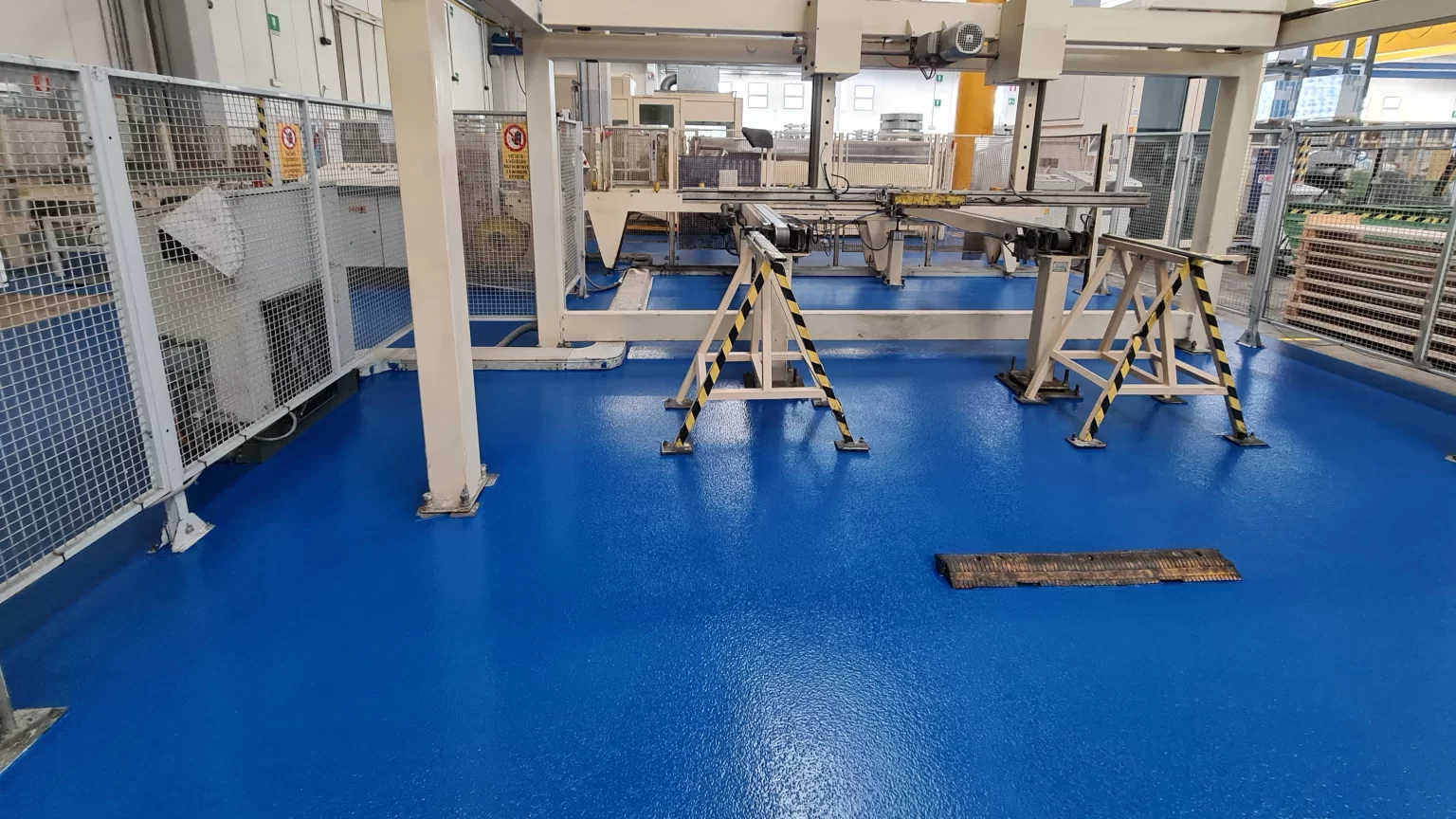 Pavimento in resina multistrato per industrie