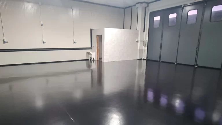 Verniciatura in resina nero per garage