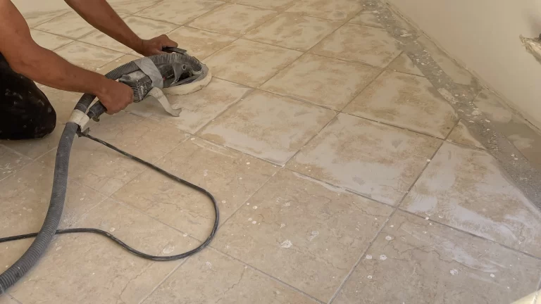 Procedura di abrasione con dischi diamantati per preparare la superficie e garantire l'adesione del rivestimento