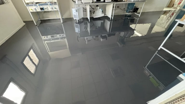 Pavimento in resina di una azienda chimica di Pistoia