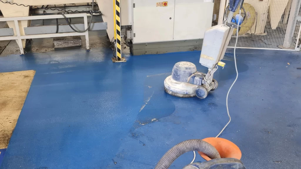 pulizia con monospazzola industriale