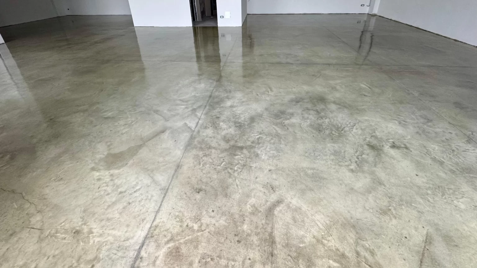 Trattamento per pavimenti industriali al silicato